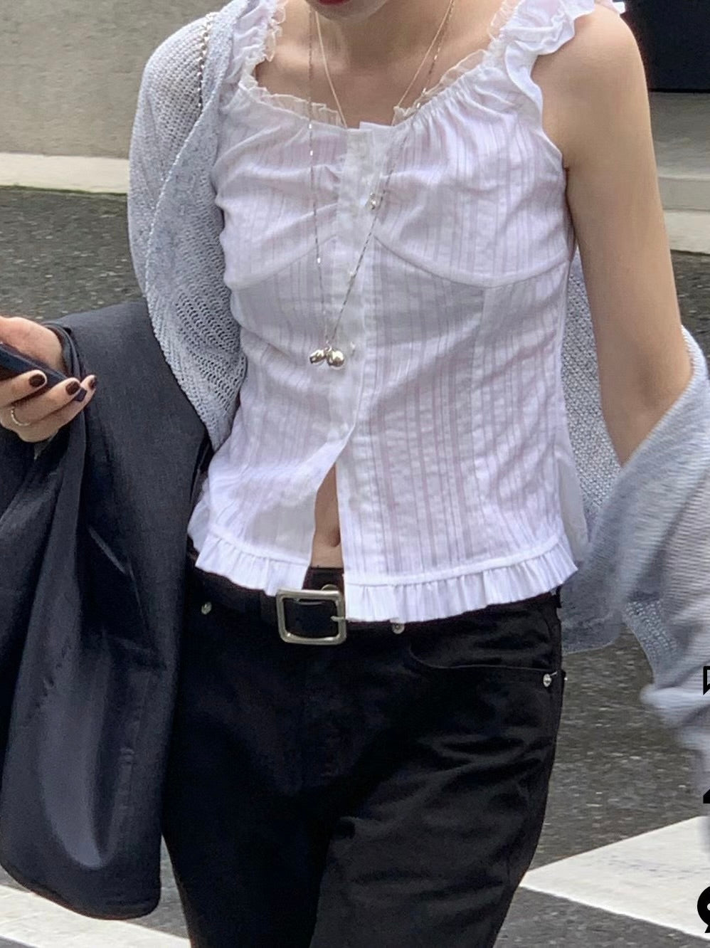 蕾絲木耳邊小收腰上衣