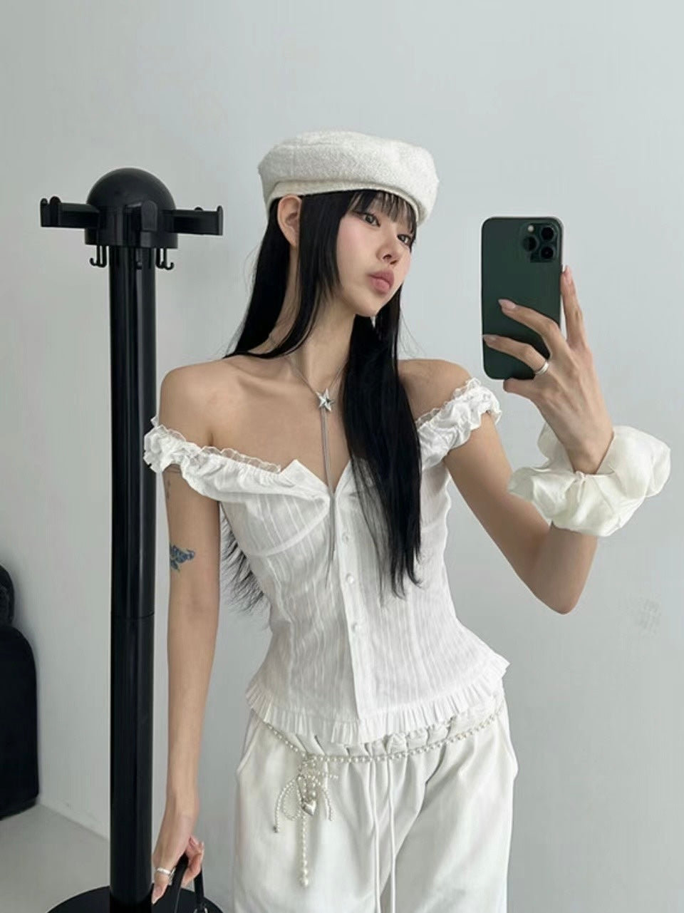 蕾絲木耳邊小收腰上衣